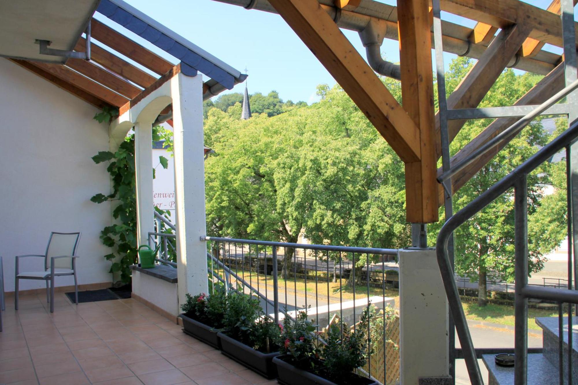 Ferienweingut & Gutsrestaurant Becker Apartamento Burgen  Exterior foto