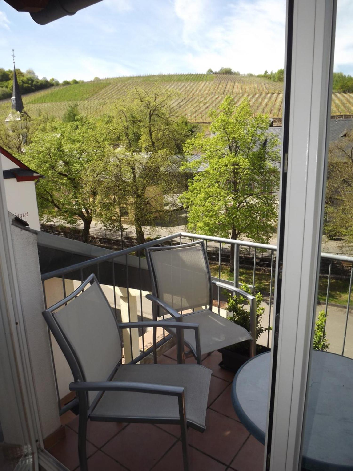 Ferienweingut & Gutsrestaurant Becker Apartamento Burgen  Exterior foto