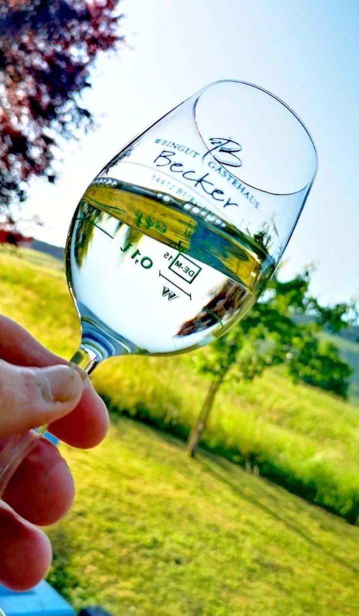 Ferienweingut & Gutsrestaurant Becker Apartamento Burgen  Exterior foto